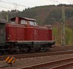 Die 212 309-9 der Rheinische Eisenbahn leistet Schubhilfe an dem zweiten Sonderzug. Hier am 28.04.2012 in Betzdorf/Sieg, der Sonderzug ist auf Rckfahrt von Gieen nach Kln. Die V 100.20 wurde 1966 von MaK unter der Fabriknummer 1000356 als V 100 2309 gebaut, 1968 erfolgte die Umbezeichung in 212 309-9, 2002 die Ausmusterung bei der DB.