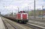 212 284 ex V 100 ist mit einem Bauzug in Mnchen-Heimeranplatz Richtung Mnchen-Ostbahnhof unterwegs am 16.4.2013