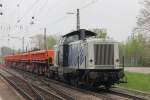 212 249-7  Clrchen  bei der Abfahrt in Richtung Freiburg in Kenzingen. Komisch ist, dass sie den Bauzug auf dem Gegengleis gen Sden fahren lassen. (02.05.2013)