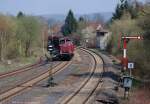 212 084 (92 80 1212 084-8 D-GfE) mit Fotozug DGS92072 am 21.04.2013 bei der Einfahrt in Nabburg