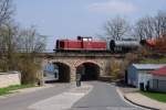 212 084 (92 80 1212 084-8 D-GfE) mit Fotozug DGS92073 am 21.04.2013 in Tralberg