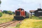 V100 1023 legte am 20.6.1998 auf der Sonderfahrt nach Schlüsselfeld einen Fotohalt in Sambach ein.