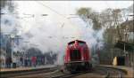 Nein,es brennt nicht am Bahnhof von Eschweiler.Dies ist nur ein Nachschuß auf den Sonderzug nach Aachen am 29.Nov.2014. Schubhilfe leistet die 212 007.