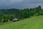 212 063 mit einer Leerwagenüberführung am 13.06.2016 bei Hauzenberg. 