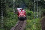 V100 2091 hat das BW Köln Hansaring umfahren und nähert sich jetzt mit vier Uerdinger Schienenbussen dem Bahnhof Köln West. Der Zug der AKE Eisenbahntouristik war unterwegs als Sonderzug Gerolstein - Köln - Bad Ems und wieder zurück, hier auf der Rückfahrt zu sehen.
Köln West, 28. August 2016