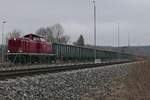 Wo früher die in Ulm-Donautal hergestellten Lkw auf die Bahn verladen wurden, wurde im Dezember Sand für die Neubaustrecke Stuttgart - Ulm von der Bahn auf Lkw verladen. Am 19.12.2016 hat 212 371-9 der UTL die mit Sand befüllten Wagen der Gattung Eanos nach Einsingen gezogen.