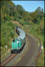 Jubiläum 175 Jahre Schiefe Ebene: Die 213 339-4 (Josef Hubert Bauunternehmung) rollt am 30.09.2023 mit dem Sonderzug des Verein Sächsische Eisenbahnfreunde Schwarzenberg (VSE) auf der Schiefen Ebene talwärts.