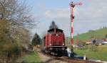 V100 2335 mit dem DLr 20282 (Fützen - Schaffhausen GB) bei Fützen 9.4.14