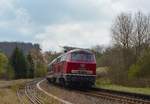 Nachschuss auf 215 086-0 im zum Haltepunkt degradierten Bahnhof Rotenhain in Richtung Limburg.