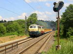 215 004-3 und 217 002-5 beide von DB kommen mit viel Dieselpower mit einem langen Schotterleerzug aus  Stolberg-Gbf(Rheinland) nach Hannover und kammen aus Richtung  Stolberg/Rheinland-Hbf und fuhren durch Aachen-Eilendorf in Richtung Aachen-Rothe-Erde,Aachen-Hbf,Aachen-Schanz,Aachen-West,Laurensberg,Richterich,Kohlscheid,Herzogenrath,,Hofstadt,Finkenrath,Rimburg,Übach-Palenberg,Zweibrüggen,Frelenberg,Geilenkirchen,Süggerrath,Lindern,Brachelen,Hückelhoven-Baal,Baal,Erkelenz,Herrath,Beckrath,Wickrath.
Aufgenommen vom Bahnsteig 2 in Aachen-Eilendorf. 
Bei Sommerwetter am Nachmittag vom 15.6.2019. 