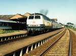 215 011-8 mit RB 3823 Kleve-Koblenz auf Bahnhof Kleve am 5-9-1996.