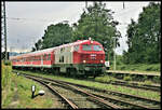 WEE 216158 ex OHE Lok erreicht hier mit ihrem Sonderzug am 28.08.2021 um 10.39 Uhr den Bahnhof Bohmte. Der Zug führte an diesem Tag sogenannte Schnupperfahrten auf der VLO Strecke Bohmte - Bad Essen durch. Interessierte Mitfahrer konnten dieses Angebot kostenfrei nutzen.