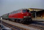 Im August 1980 wartet die  Lollo  auf Gleis 2 des Ldenscheider Bahnhofs.