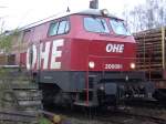 OHE 200086 wartet am 15.04.08 im Regen auf die Abfahrt eines Holzzuges in Arnsberg.