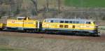 Das Highlight: 216 012-5 und 211 045-0 mit dem DBV 93827 (Offenburg Gbf - Rottweil) am km 70,0 10.4.09