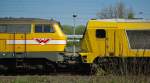 Whrend die kleinen West V 100 von Wiebe die ganze Arbeit machten, ruhten sich das ganze Osterwochenende ber die groen Schwestern in Form von 216 032-3 und 264 011-8 im Bahnhof Eschwege West aus. Aufgenommen am 20.04.2011.