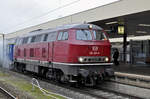 Diesel Lok 216 224-6 verlässt den Badischen Bahnhof.