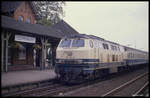 216083 hält hier am 27.10.1989 um 10.58 Uh mit dem E 3284 nach Osnabrück im Bahnhof Cloppenburg.