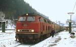 216 097-6 ist im Januar 1979 mit einem Eilzug in Brilon Wald eingetroffen.