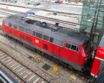 218 463-8 am 04.04.2017 im Bahnhof Mühldorf, fotografiert von der Fußgängerbrücke