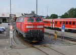 DB: Dieselbetrieb im Allgäu.
Abschied von den BR 218. Bereits stehen mehrere Diesellokomotiven der BR 245 für RE Dienste im Einsatz.
281 429-9 im Betriebswerk Kempten fotografiert, anlässlich einer offiziellen Führung vom 2. Juni 2017.
Fotografieren war selbstverständlich erlaubt.
Foto: Walter Ruetsch

