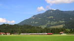 218 494 mit IC 2085  Nebelhorn  hat soeben Langenwang hinter sich gelassen und steuert dem Endziel Oberstdorf entgegen.