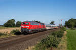 218 379 und 218 380 fahren mit einem Intercity bei Langenhorn in Richtung Hamburg, aufgenommen am 14.