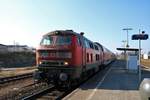 DB Westfrankenbahn 218 438-0 mit drei Doppelstockwagen am 23.02.18 in Aschaffenburg Süd