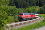 218 465-3 mit dem EuroCity 191 am großen Alpsee in Richtung Immenstadt.