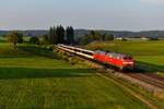 Wenige Augenblicke bevor die Sonne verschwand, passierten 218 422 und 430 mit ihrem EC 190 nach Zürich HB meinen Standpunkt am Sommerhof bei Görwangs.