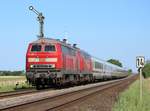 218 385-3 am 23.05.2018 mit IC von Sylt kommend in Klanxbüll.