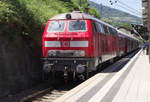 Überraschung! 
Dass man sowas noch im Jahr 2019 erleben darf.
Da alle Triebwagen wegen des Rheinland-Pfalz Tages in Annweiler ausgelastet waren, verkehrte ein reiner n-Wagen Zug als RE zwischen Karlsruhe und Neustadt Weinstraße.
218 484 schob ihren Zug in den Hbf. von Neustadt W.
Auf der anderen Seite ein  Wittenberger  Steuerwagen.
Wie die Fahrgäste bei 40° C auf die Wagen ohne Klimaanlage reagierten entzieht sich leider meiner Kenntnis. 30.06.2019