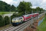 218 460-4  Conny  mit den Wagen des RE 4215, Stuttgart - Kressbronn, am 18.08.2020 kurz vor der Einfahrt in den Bahnhof von Biberach (Riß).