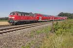 Traktionswandel - IRE Ulm-Lindau vorher# - Am 23.07.2012 befindet sich 218 409-1 mit den Wagen des IRE 4211 bei Unteressendorf auf der Fahrt von Ulm nach Lindau (Insel)