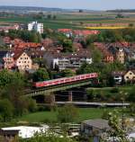 Eine unbekannte 218 schiebt ihren ber 15 Minuten verspteten RE 4835 von Mannheim nach Heilbronn ber die Neckarbrcke bei Bad Friedrichshall-Jagstfeld und wird in Krze im gleichnamigen Bahnhof eintreffen, 03.05.08.