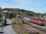 218 193 und eine weitere Ulmer 218 fahren am 5.10.2008 mit IC 119 in den Bahnhof Biberach/Riss ein, der (noch) ber zahlreiche Nebengleise verfgt, deren Abbau jedoch bereits begonnen hat.