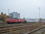 218 156 und 218 164 verlassen am 16.11.2008 mit IC 118 Innsbruck-Mnster(Westf)den Bahnhof Biberach/Riss nordwrts.