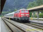 Wenige Minuten nachdem 218 214-5 am 20.8.2008 mit IC 2083 in Oberstdorf angekommen ist, rangiert sie in die Abstellgruppe.