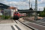 Regionalexpress von Heilbronn nach Mannheim fhrt durch den Bahnhof Neckargemnd.