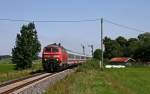 Mit dem umgeleiteten IC 2085 „Nebelhorn“ von Augsburg nach Oberstdorf ist die Ulmer 218 456 am 5. August 2009 bei Sontheim (Schwab) in Richtung Memmingen unterwegs.