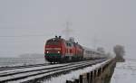 218 319-2 und 218 386-1 ziehen am 23.12.2009 den IC 2171 nach Frankfurt (Main) Hbf bei Wilster durch die gleichnamige Marsch.