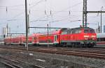 eine kurze Pause legt 218 420 mit ihrer RE im Frankfurter(M.) Auenbahnhof ein am 11.03.2010