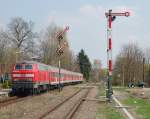 Sie sind zurck: Die Loks der BR 218 sind wieder in der Pfalz unterwegs. Diese Gelegenheit wurde natrlich genutzt, um auch ein paar Fotos der  liebevollen Bundesbahndiesel  aufzunehmen. Hier ist 218 483-6 vom Betriebshof Karlsruhe am 10.4.2010 mit einem RE nach Karlsruhe bei der Ausfahrt aus Kandel zu sehen.