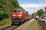 218 330-9 und 218 413-3 stehen am 16.05.2010 in Lneburg(-Westseite) mit einer RB nach Dannenberg Ost zur Abfahrt bereit. Die Garnitur besteht aus einem ABn, einem Bduu und einem Wittenberger Steuerwagen. Trotz des 4-Stunden  Takt auf dieser Strecke wurden die Zge von relativ vielen Fahrgsten frequentiert.