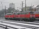 Am 28.12.2009 standen die ehemaligen Lbeckerinen 218 487-7 und 218 494-3 auf dem Abstellgleis in Ulm und warteten auf das Signal