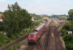 Nach dem Halt in Aulendorf beschleunigt die Ulmer 218 443 am 01. August 2010 den IRE 4225 von Stuttgart nach Lindau auf der Sdbahn in Richtung Bodensee.