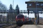 Kraft pur: Zwei 218 (fhrend 218 405-9) fahren am 20.03.11 mit dem EC von Zrich nach Mnchen in den Bahnhof Memmingen ein.