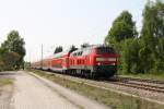 218 403-4 ist mit ihrem RE nach Mhldorf unterwegs und wurde am 02.05.11 in Poing fotografiert.