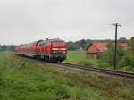 Die 218 403 mit einem Leerreisezug nach Pfarrkirchen am 28.05.2011 unterwegs bei Hebertsfelden.