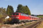 218 489 zieht den Abschieds-Sonderzug fr die Ammersee- und Pfaffenwinkelbahn von Weilheim nach Schongau hier bei der Scheineinfahrt in Peiting Ost (Aufnahmedatum: 11. Oktober 2008)